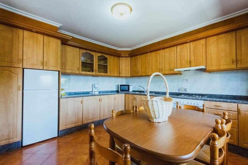 Casa Ourense Guxinde Holiday home *
